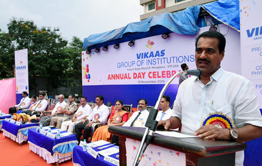 Vikaas pu college